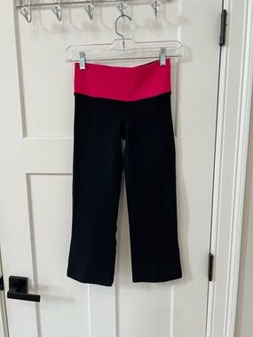 Black lululemon Cropped Yoga Pants with Hot Pink Waistband